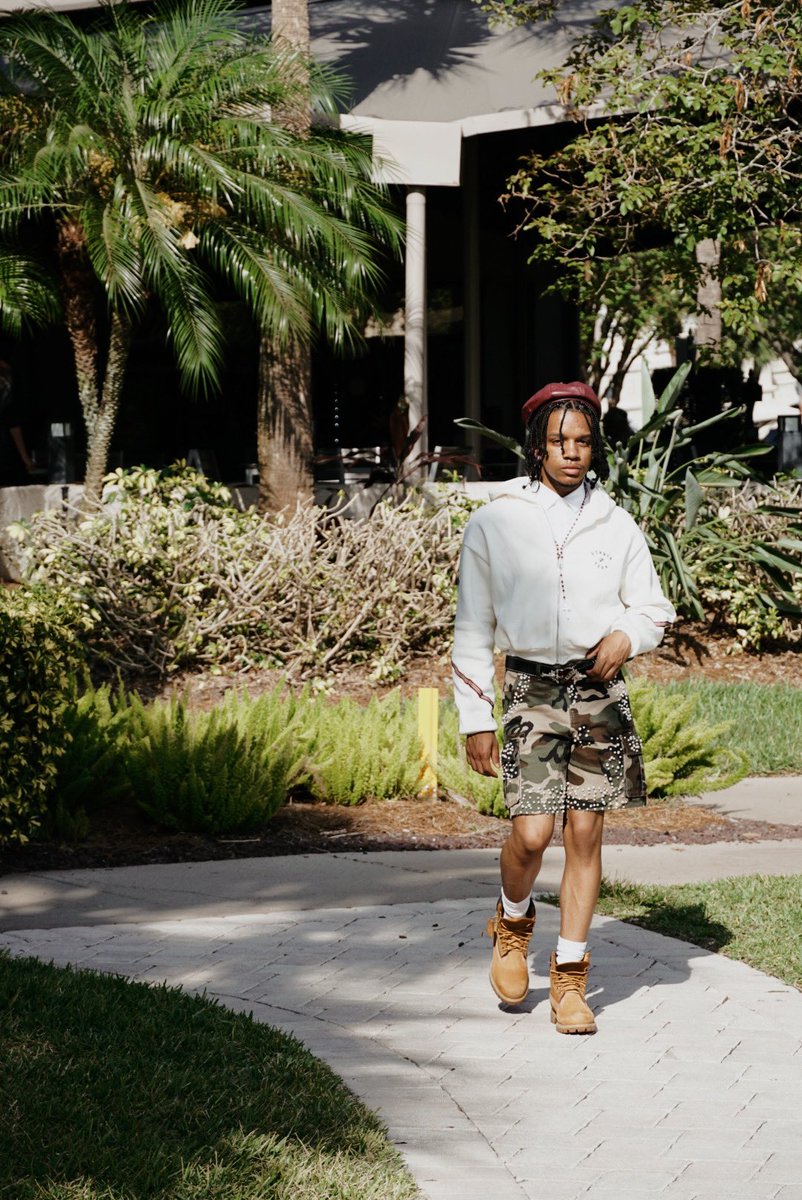 imxzavierrivera's tweet image. How I look? #gradbash