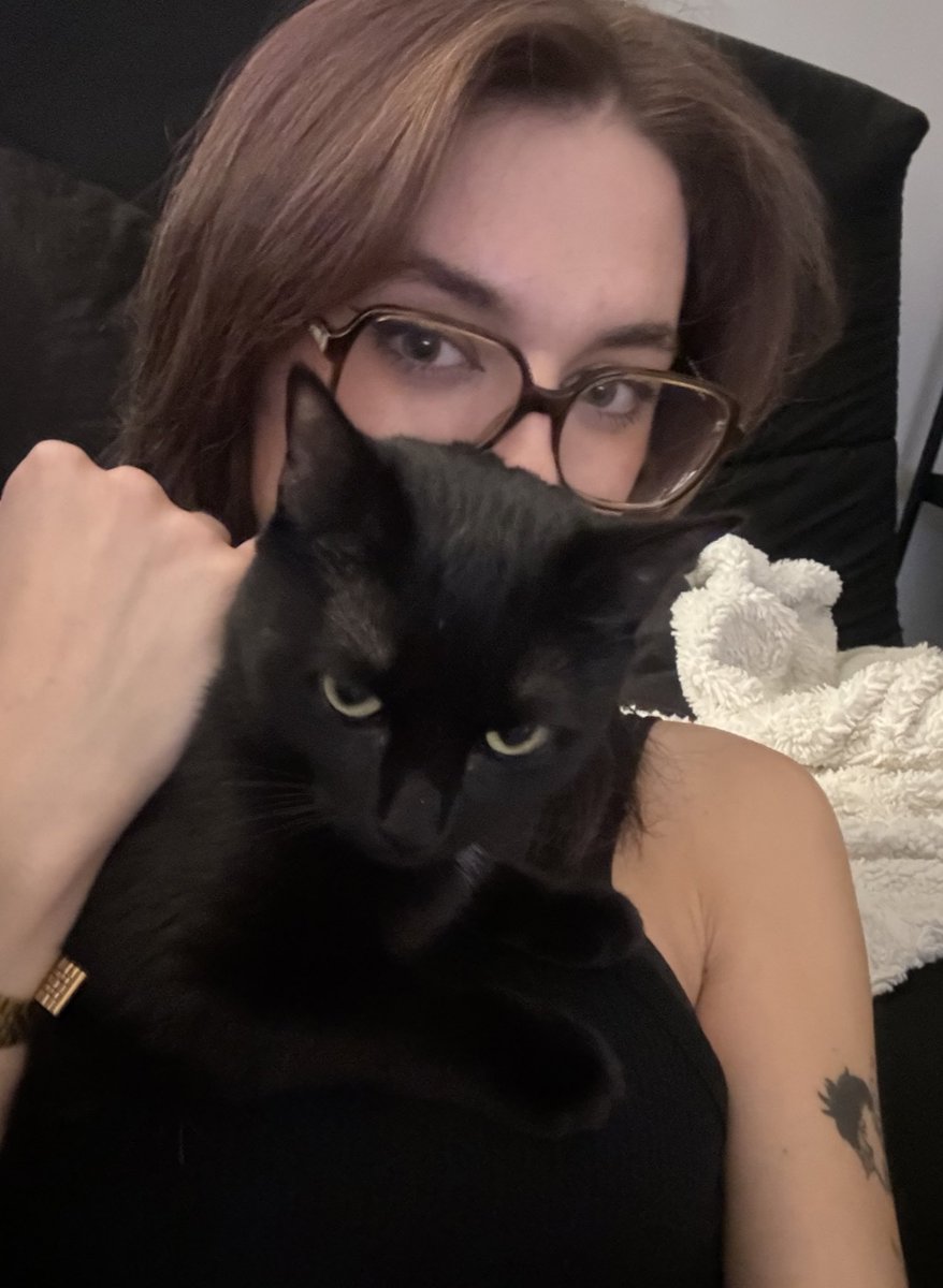 loane_nr's tweet photo. bah alors t’es posé sur les bzez de maman mon petit bébé à la tomate https://t.co/0PljSngDyR