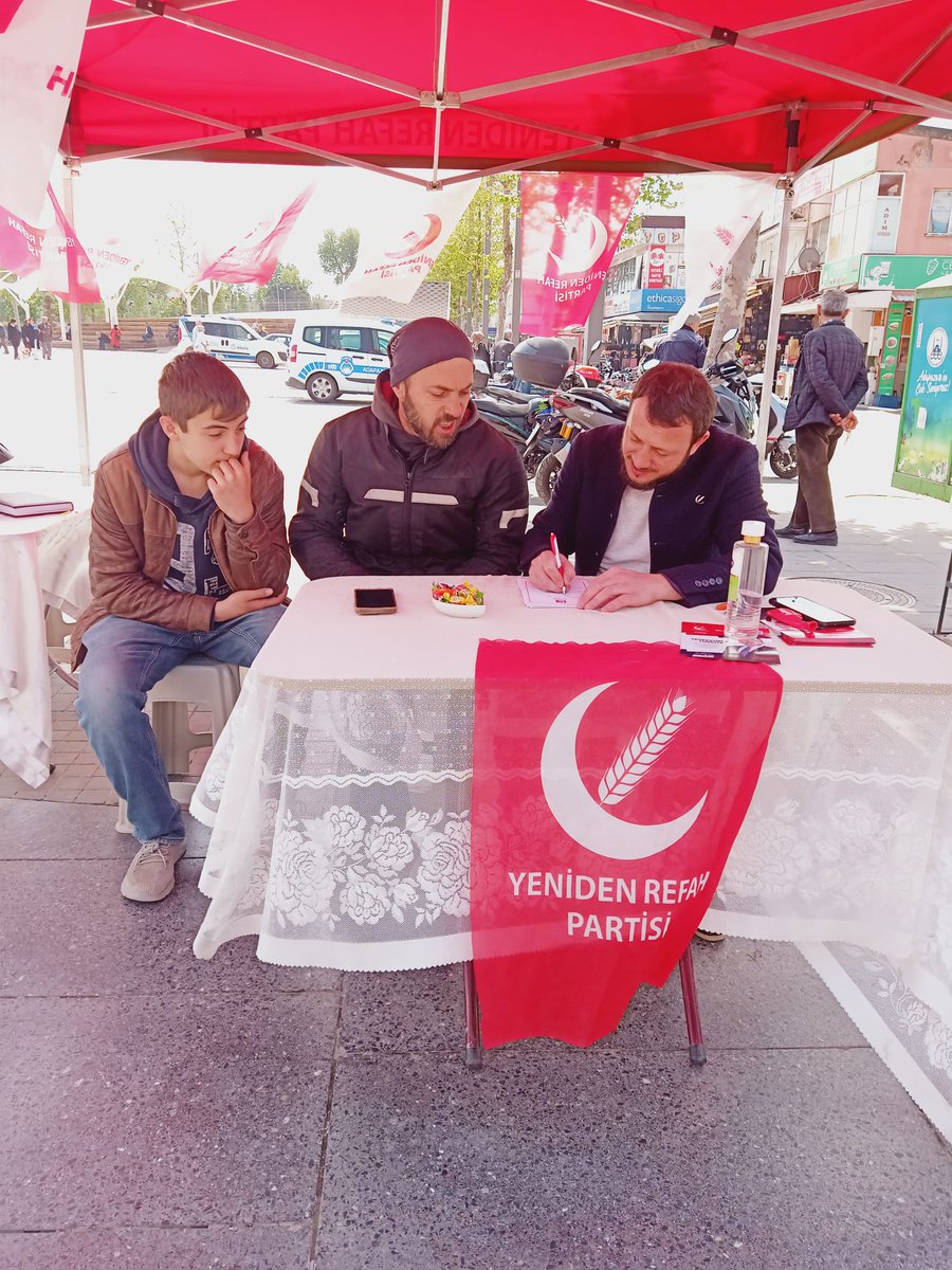 RAdapazar's tweet photo. Adapazarı'nda bugün bir kez daha gördük ki milletimiz Yeniden Refah'a sahip çıkıyor! Standımıza yoğun ilgi gösteren ve aramıza katılan tüm vatandaşlarımıza teşekkürler! https://t.co/oVhkoDhG8K