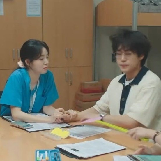 midowaparasol's tweet image. namkyung: i don't really like office romances.

also namkyung: