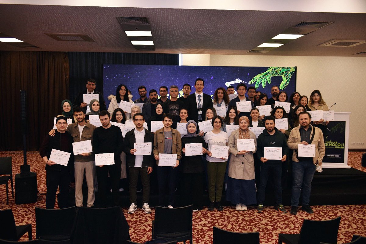 Dijital Dönüşüm Lideri Güven Orkun Tarık, “Yapay Zeka Okuryazarlığı” eğitimiyle 
#7.VerimlilikveTeknolojiFuarı’ndaydı!