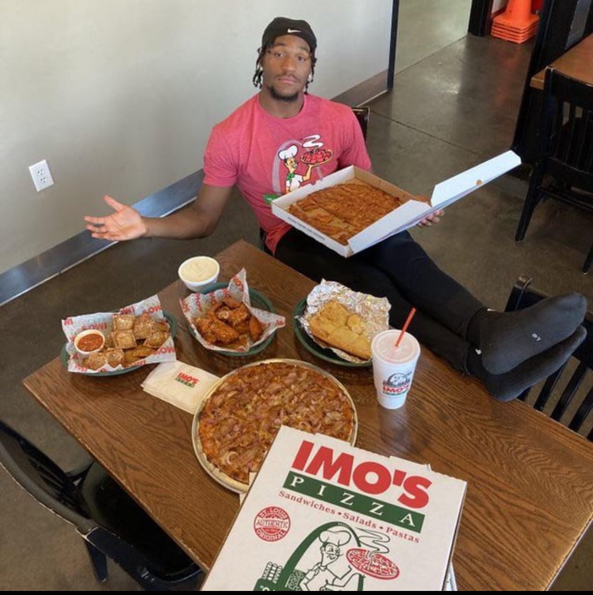 Carters_Gold's tweet image. Luther Burden will show Chicago what REAL pizza looks like