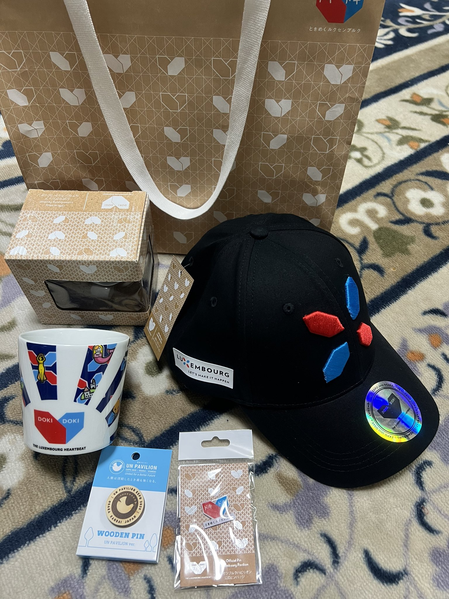 EXPO 86 全66カ国　ピンバッジ EXPO 86 世界66カ国のピンバッジ - メルカリ