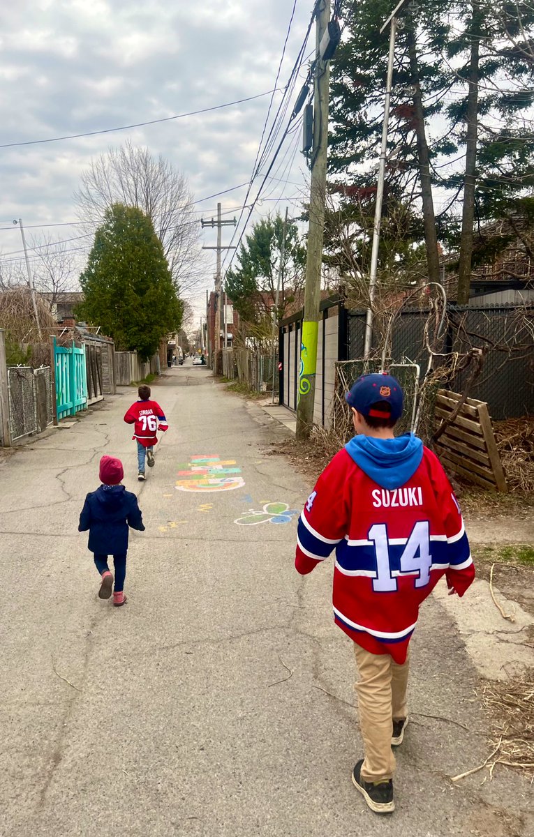 Vendredi soir de séries, courir jusqu'à la pizzeria avant que la première période commence!

#GoHabsGo