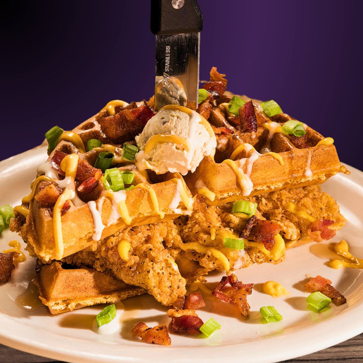 OriginalNFV's tweet image. RP #HuckleberrysBreakfastAndLunch 
  · 
Why did the waffle join the gym? To get STACKED. 🔥 

#chickenandwaffles  #breakfast #sweetandsavory

Get your Stacked Chicken &amp;amp; Waffles to-go at: order.huckleberrys.com