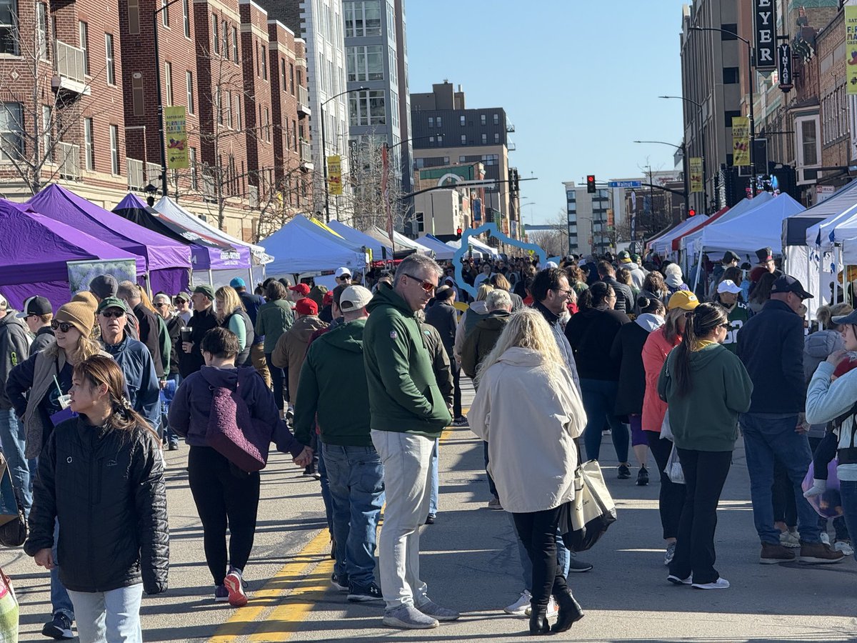 Saturday Farmers Market — Draft Edition. Blue skies and a big crowd.