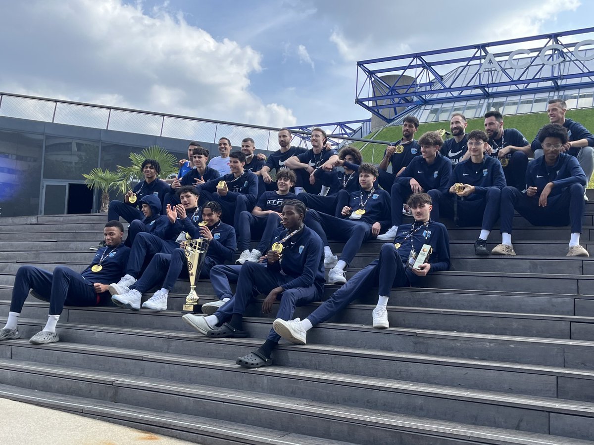 Remy Delpon (@remydelpon) on Twitter photo La coupe à la maison. <a href="/AntibesSharks/">Antibes Sharks</a> <a href="/ffbasketball/">Fédération Française de BasketBall</a> bravo a toute l’équipe et au staff. Go 🦈. La coupe à la maison. <a href="/AntibesSharks/">Antibes Sharks</a> <a href="/ffbasketball/">Fédération Française de BasketBall</a> bravo a toute l’équipe et au staff. Go 🦈.