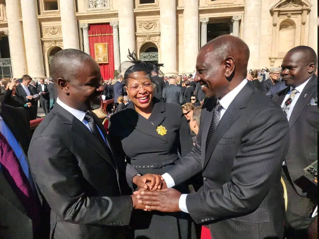 Anita Annet Among (@anitahamong) on Twitter photo I was honoured to represent our leader, H.E. <a href="/KagutaMuseveni/">Yoweri K Museveni</a>, and lead a small delegation from Uganda to bid farewell to the champion of humility, Pope Francis.
May we all be inspired by his legacy to live lives that honour God and show love to those around us.
Eternal peace I was honoured to represent our leader, H.E. <a href="/KagutaMuseveni/">Yoweri K Museveni</a>, and lead a small delegation from Uganda to bid farewell to the champion of humility, Pope Francis.
May we all be inspired by his legacy to live lives that honour God and show love to those around us.
Eternal peace