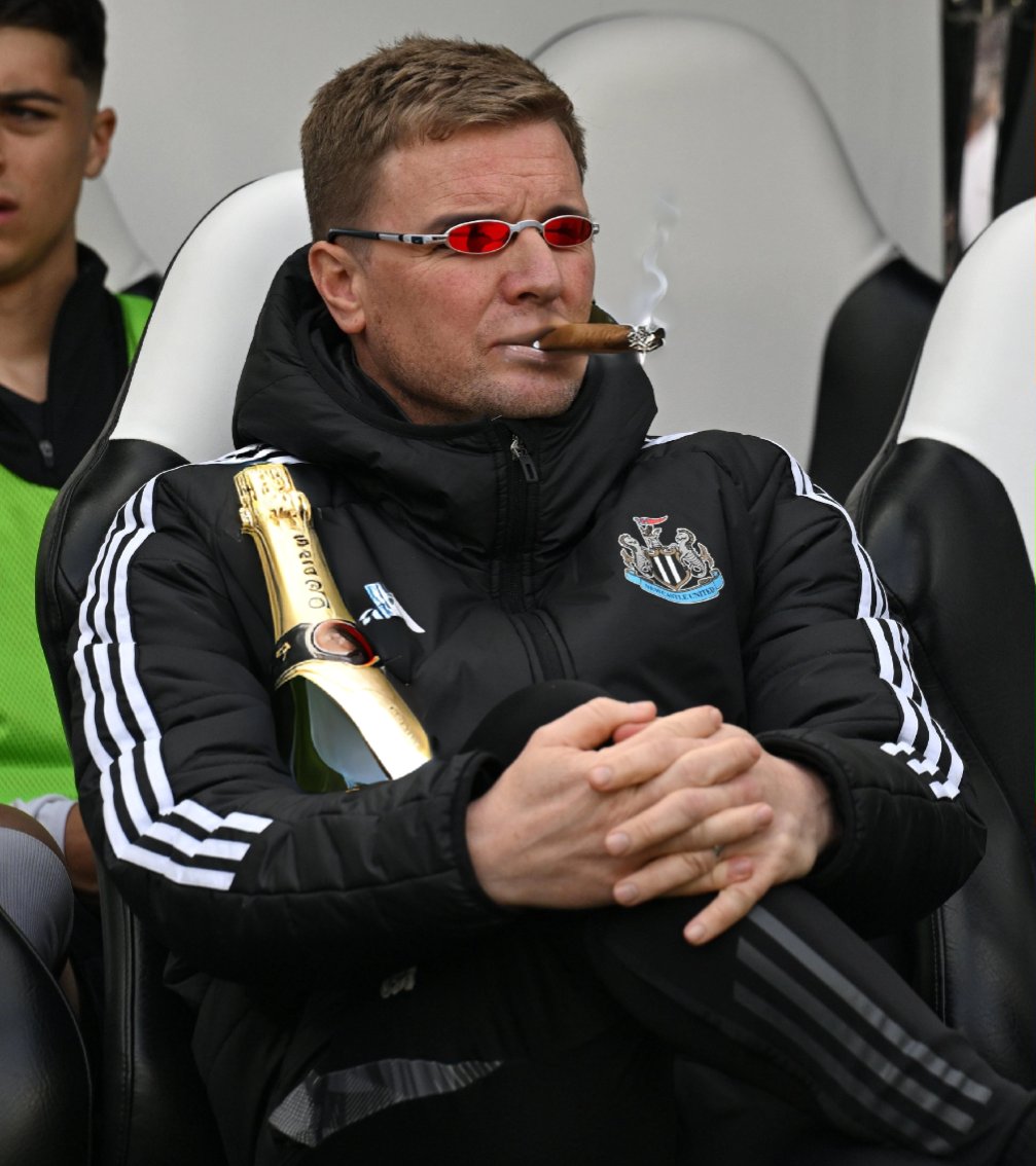 Memecastle_Utd's tweet photo. Back in the dugout. #NUFC https://t.co/W0KDc4lmD9