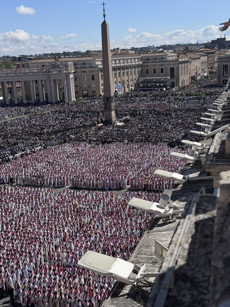 Lenore1789's tweet photo. Esta es la colina donde Nerón mandó crucificar a Pedro cabeza abajo.

El Imperio Romano desapareció hace siglos, la Iglesia de Pedro está más viva que nunca https://t.co/FqZDHwMbFO