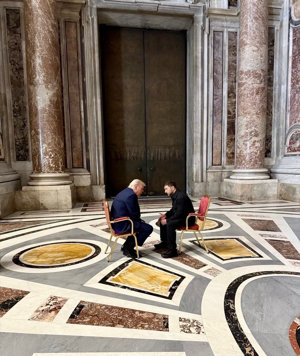 .<a href="/WhiteHouse/">The White House</a>: Сегодня утром президент Трамп встретился с президентом Украины Владимиром Зеленским в соборе Святого Петра в Ватикане.
