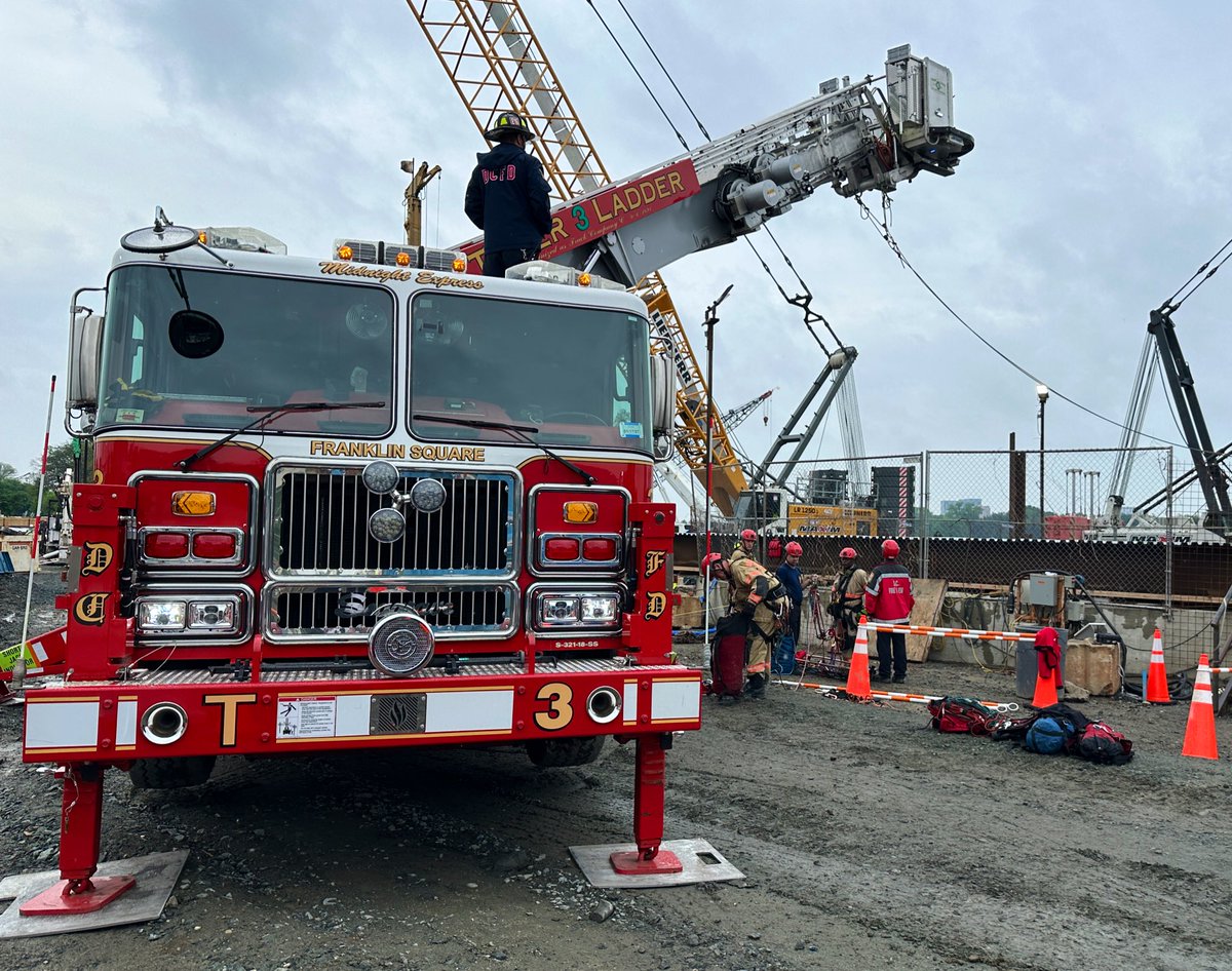dcfireems's tweet photo. Members from the Special Operations Division practicing a below grade rescue technique utilizing Tower Ladder 3. These operations are essential to rescue injured workers if needed at the many construction sites throughout the city. Everyday is a training day. #DCsBravest https://t.co/A7SHnzLRrR