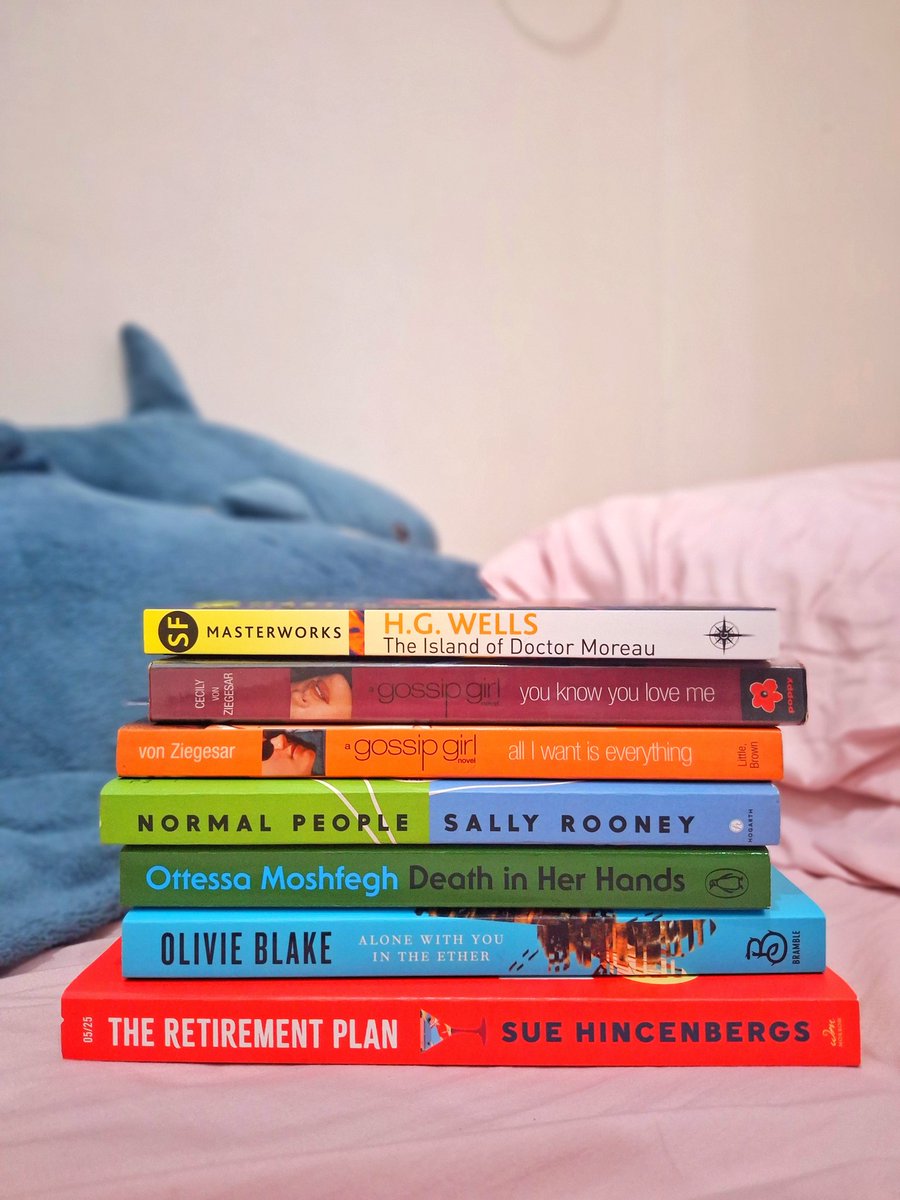 czai_'s tweet photo. little late but here's my #readathon tbr/book options

physical books + ebook options
im actually in the middle of You Know You Love me, the 2nd Gossip Girl book (im doing a reread. hoping to finish it in an hour or two!)

#deweysreadathon https://t.co/2RGJZvnJDJ