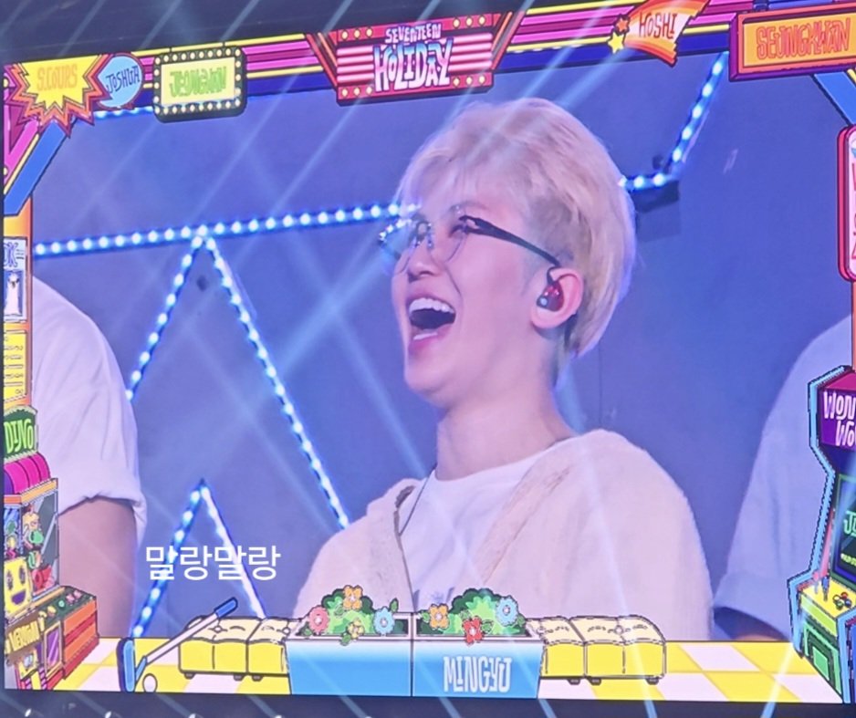 aludraexe's tweet photo. always be happy, woozi 🤍 https://t.co/MaCO0n0XFi