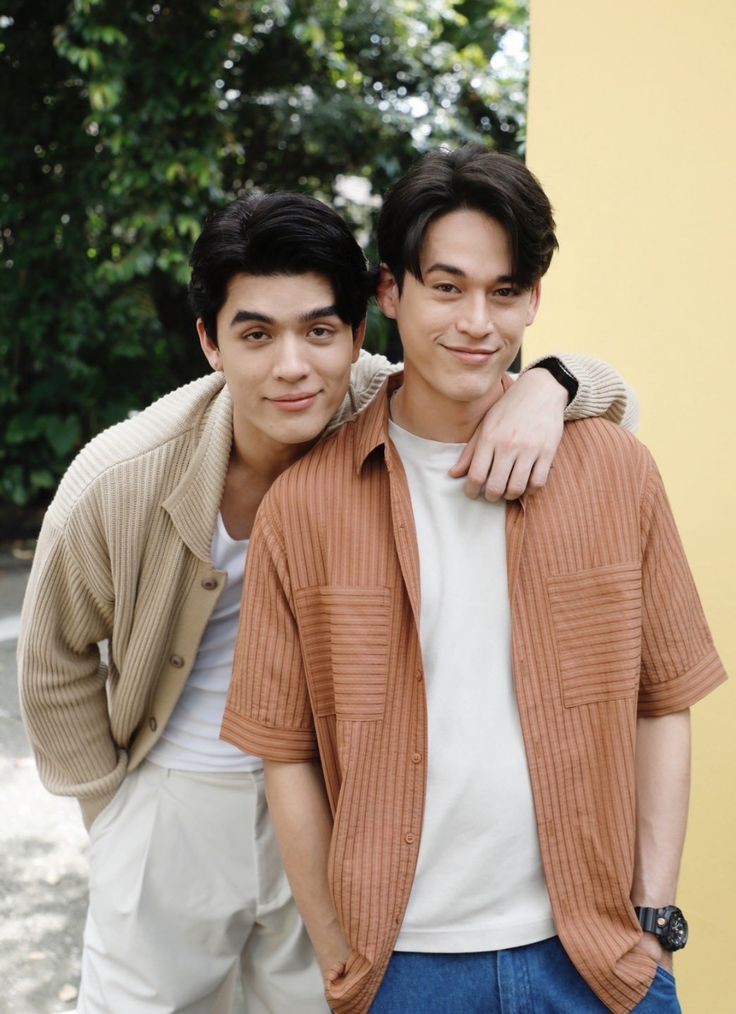 xiahxeran's tweet photo. Come on show more 🤭
#JossGawin #AlexHenry
#MyGoldenBlood
#redwhiteandroyalblue https://t.co/WygR5mS5d7
