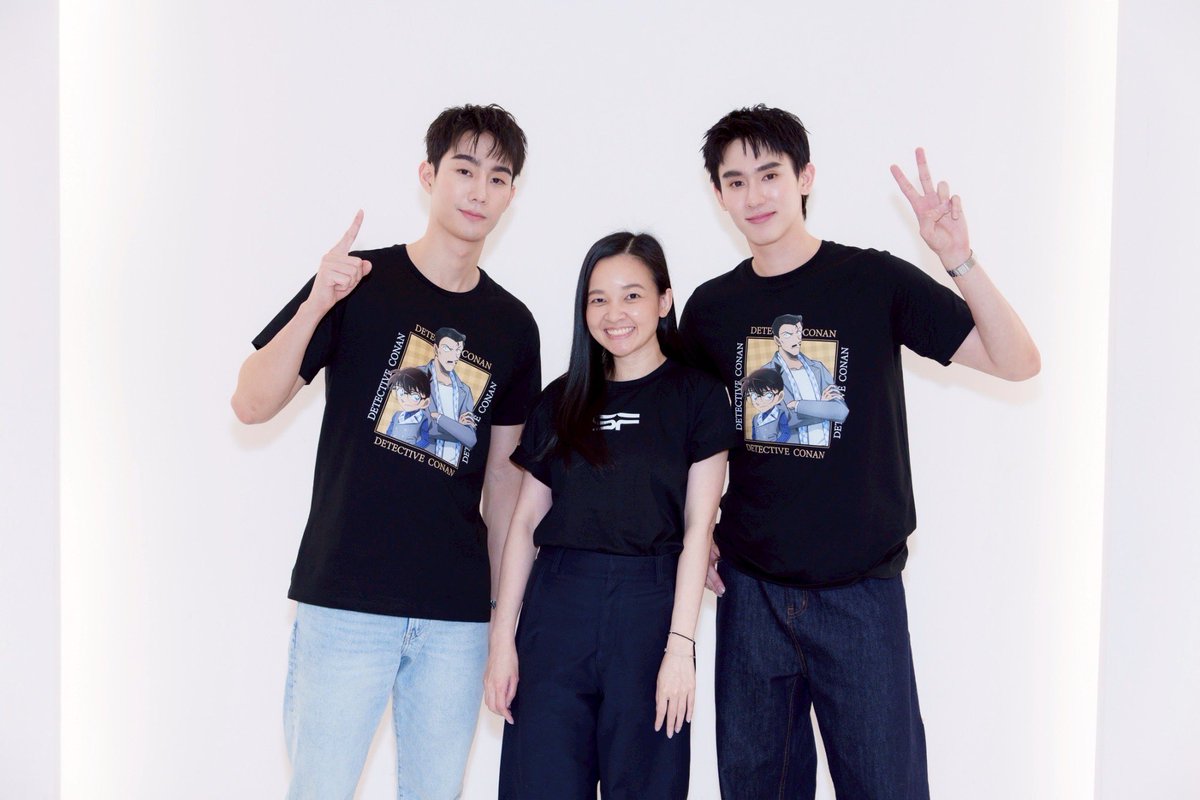 ฮาซาเบะ ริคุโอะ

จากน้องที่เคยส่งไลน์มาบอกว่า
“พี่มิ้นท์ บุ๊คอยากดูโคนัน”
แล้วก็มีภาพที่ฟอสถ่าย บุ๊คกับ Standee โคนันที่ SFW
มาถึงวันที่เราได้นั่งดูโคนันเดอะมูฟวี่ 28 ใน #SFxForceBookxConan ด้วยกัน
แล้วก็มีเสียงบุ๊ค พากย์รับเชิญเป็น
ฮาซาเบะ ริคุโอะ
“ผมไม่ใช่ตำรวจครับ