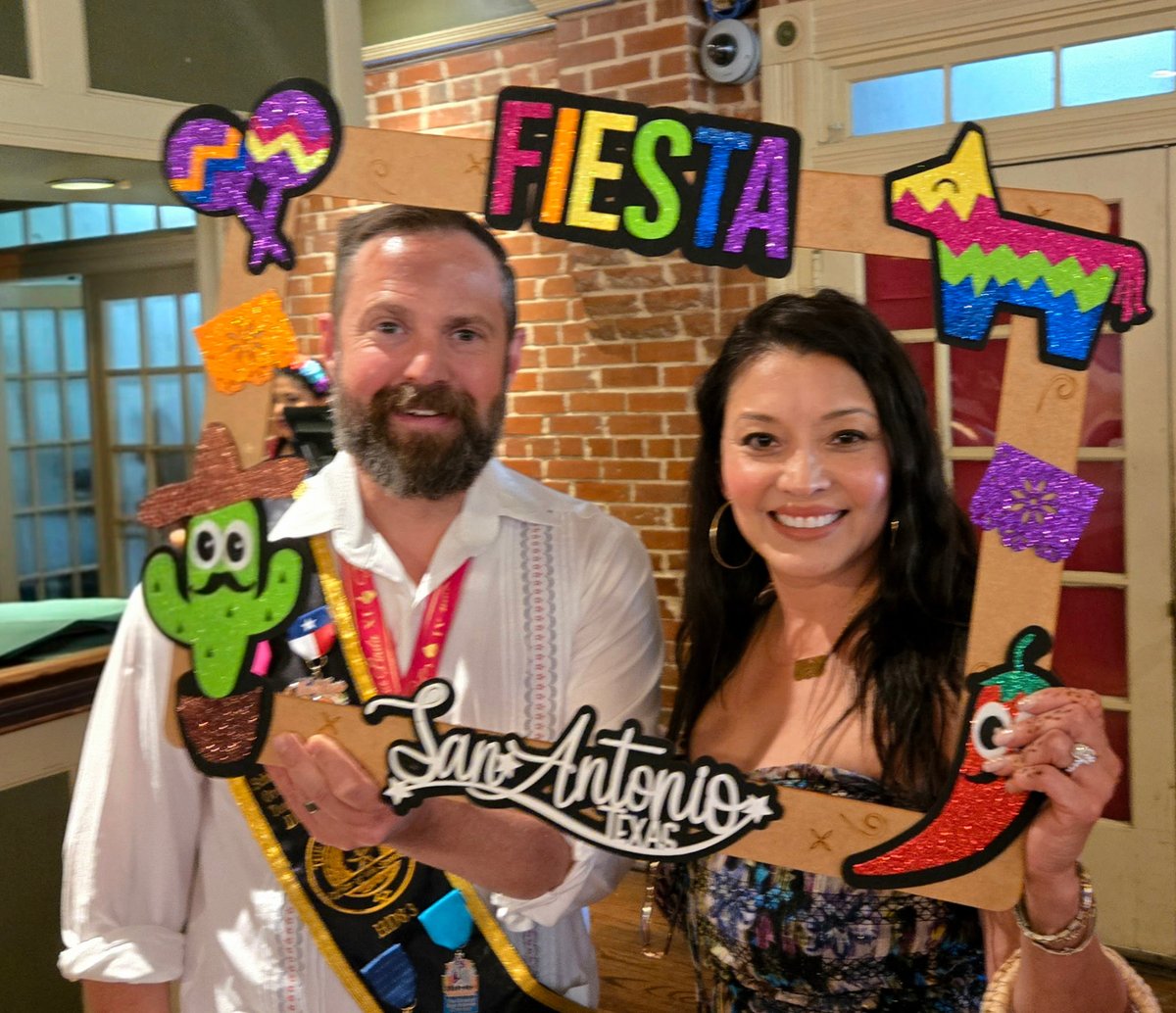 NormaDenham's tweet photo. Welcome to San Antonio @Burrows4TX #vivafiesta #txlege @DenhamTwins @txlobbyguide #satx https://t.co/axUkiaerHV