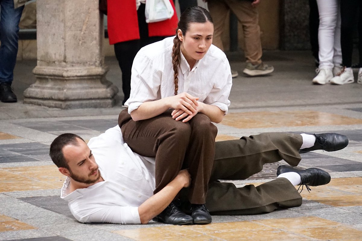 PalenciaCultura's tweet photo. 🩰Esta mañana podíamos disfrutar de las primeras actividades para celebrar el #DíaInternacionalDeLaDanza.
#Zenet (Fil D'arena Dansa Teatre), #Triade (Colectivo Globo) y #BailabanLasPerolas (Laura López Muñoz & Pablo Pérez Alonso) han sido los espectáculos que hemos disfrutado. https://t.co/STPithmgYs