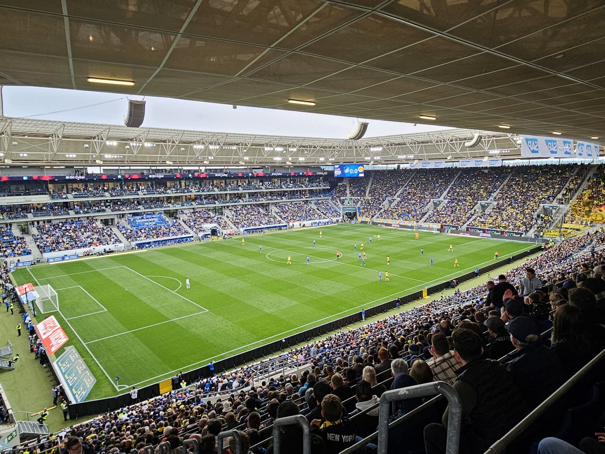 jurgenkoevoets's tweet image. TSG Hoffenheim @ PreZero Arena:
Traditionsverein ❌️
Vinex-stadion ✔️
Capo-met-megafoon ✔️
Puissant rijke eigenaar ✔️
Die Welle ❌️
Vet veel uitsupporters (BVB 💛🖤) ✔️
Vermakelijke wedstrijd ✔️
@Bundesliga81 @Staantribune
