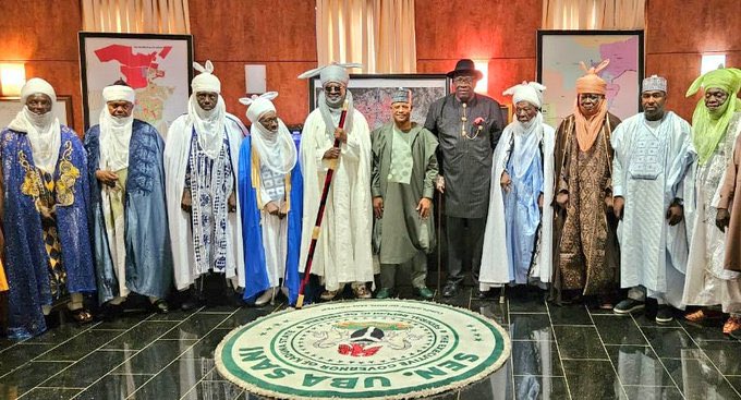 HRH Emir of Kano, Alh. Aminu Ado Bayero, meets with Kaduna Governor Sen. Uba Sani alongside other Northern Traditional Rulers in a closed-door session.

Allah ya taimaki Sarki ya tsawaita zamani.
26/04/2025