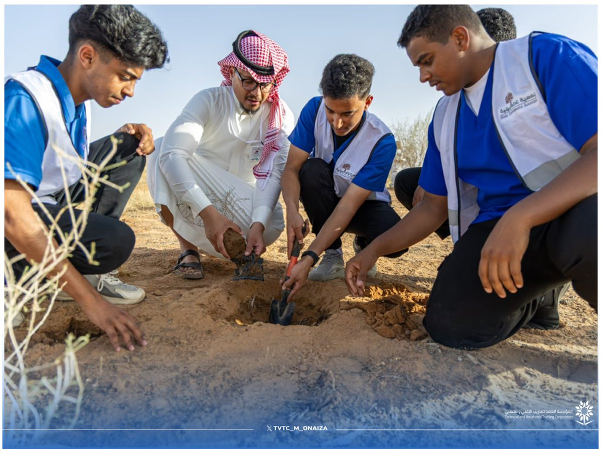 تغطية|
في اطار المشاركة وتفعيل #اسبوع_البيئة_2025 وتحت شعار #بيئتنا_كنز ،تنظم جمعية غضاء البيئية حملة استزراع لاشجار الغضا على شرف سعادة محافظ عنيزة. حيث شارك مجموعة من المتدربين في هذه الحملة التي اقيمت في حديقة الغضاء النباتية بعنيزه. بحضور سعادة مدير المعهد