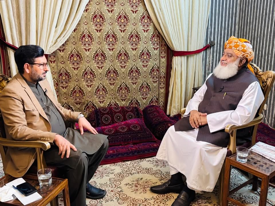 مولانا صاحب آج رات 10 بجے جیو نیوز کے معروف پروگرام 'جرگہ' کی زینت بنیں گے۔