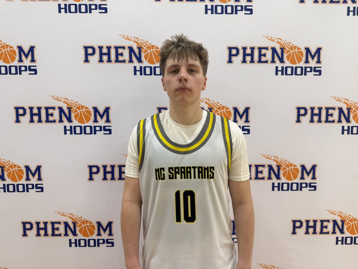 6’0 ‘25 Bryson Mickey (NC Spartans) sets the tone with his unselfishness and playmaking pressure. Struggled early but heating up from distance and finding success creating for others. The better he plays, the better this team performs #PhenomHardwoodClassic