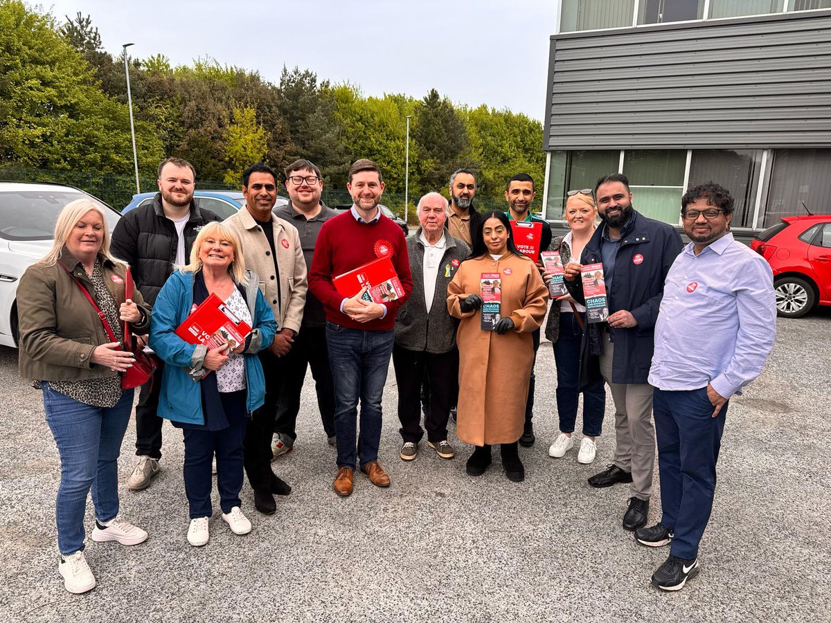 JimfromOldham's tweet photo. Fantastic to be out in Runcorn and Helsby today campaigning for our brilliant Labour candidate, Karen Shore 🌹 

5 days till Polling Day! https://t.co/p2QwsuAeJ0