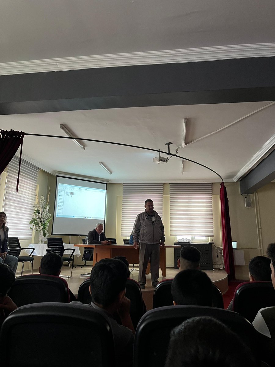 Mehmet Akif Ersoy MTAL olarak, Türkan Mehmet Akcan Ortaokulu 8. sınıf öğrencilerine tanıtım yaptık. Plastik Teknolojisi ve Metal Teknolojisi alan şeflerimiz ve öğretmenlerimiz eşlik etti. Mesleki eğitimdeki fırsatlar hakkında bilgi verildi.
#maemtal #meslekieğitim