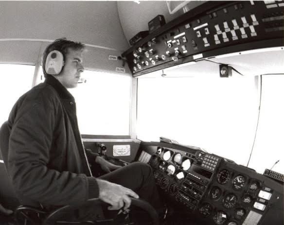 StraightlineAvi's tweet photo. Celebrating #WorldPilotsDay with a salute to Jim Dexter — 12,000+ flight hours and a 30+ year career flying nearly every modern airship out there. 

As Straightline Aviation's Director of Operations, his remarkable experience leads the way into the future of flight. https://t.co/1ILNBVBlCB