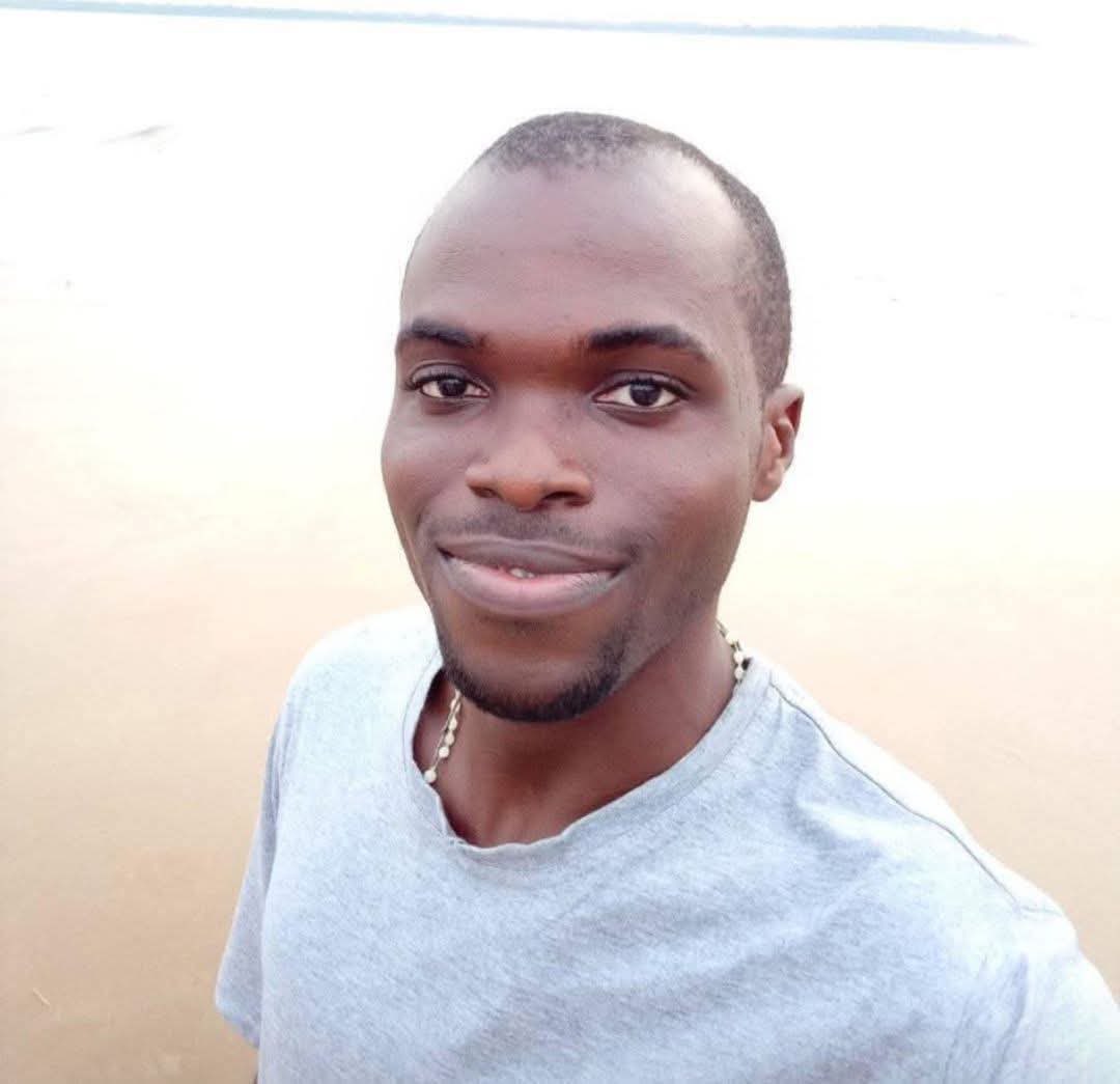This is the STEPHEN. The Access Bank staff who recorded over 400 nude videos of his colleagues at work. He hid a camera in the female wash room and stored the videos in his devices. He has been selling the content on telegram and fans-only, a p0rn site🤣🤣🤣