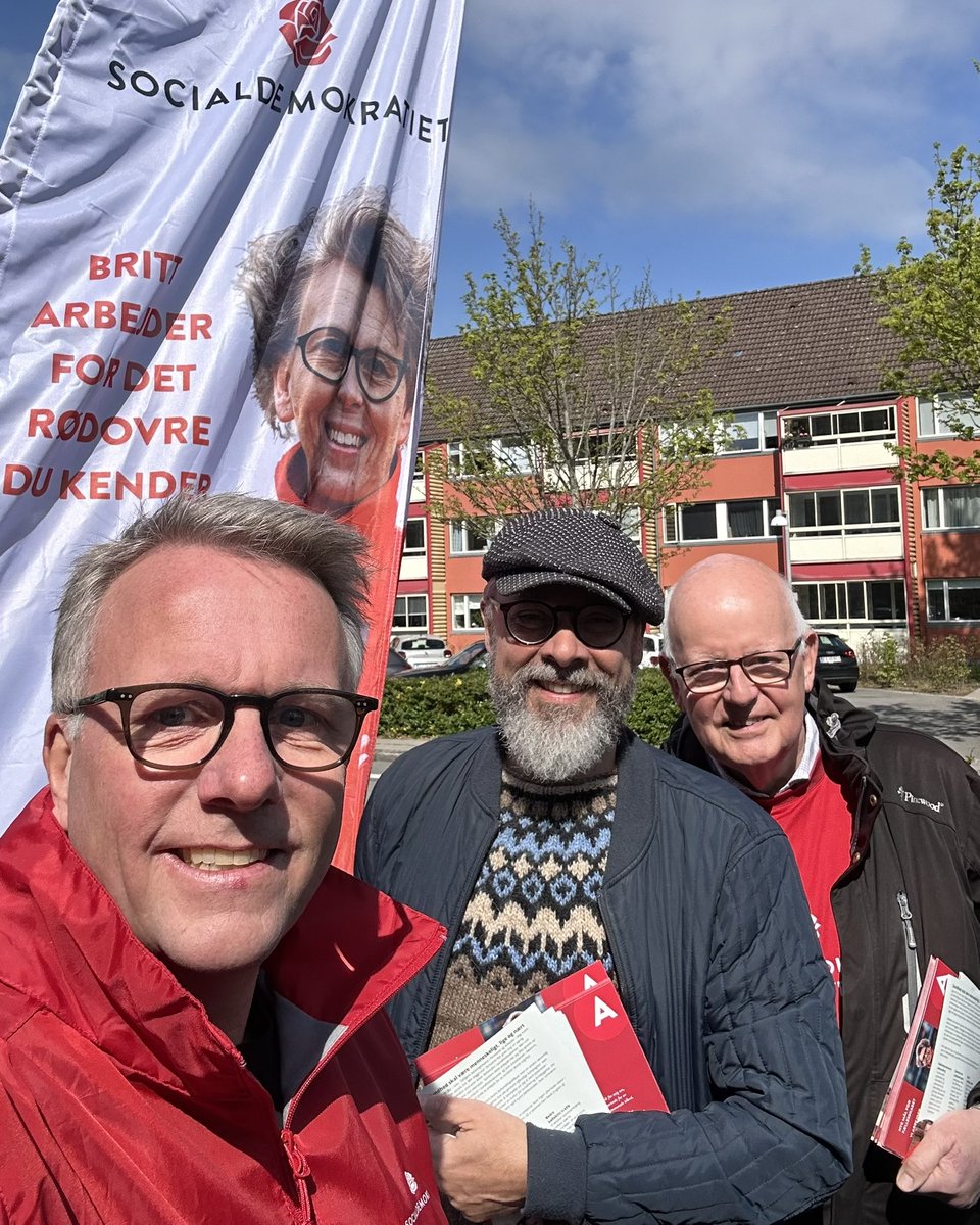 Høj sol over Rødovre 😎
På tour med borgmester Britt Jensen. #dkpol <a href="/Spolitik/">Socialdemokratiet</a>
