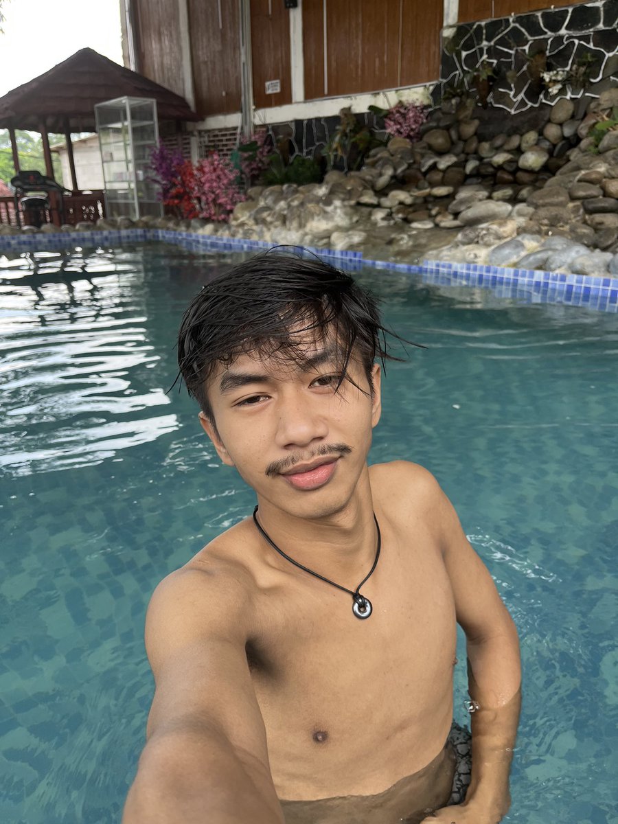 Kuyudd02's tweet photo. Seger banget abis renang https://t.co/qLhaydu5Hz