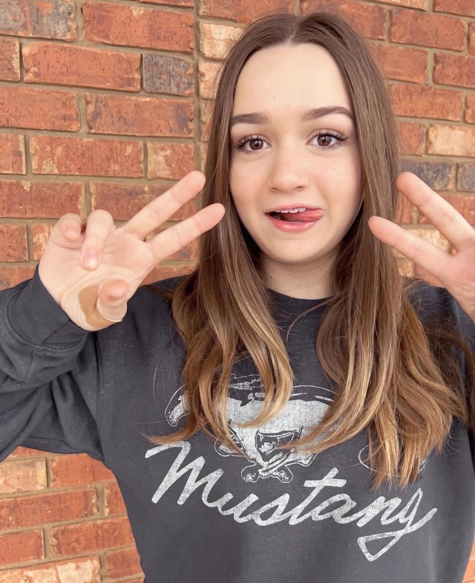 i_amHafiz's tweet image. The original videos of world most popular memes and how they look now.

A thread 🧵

1. Chloe Klem’s ‘side eyeing’