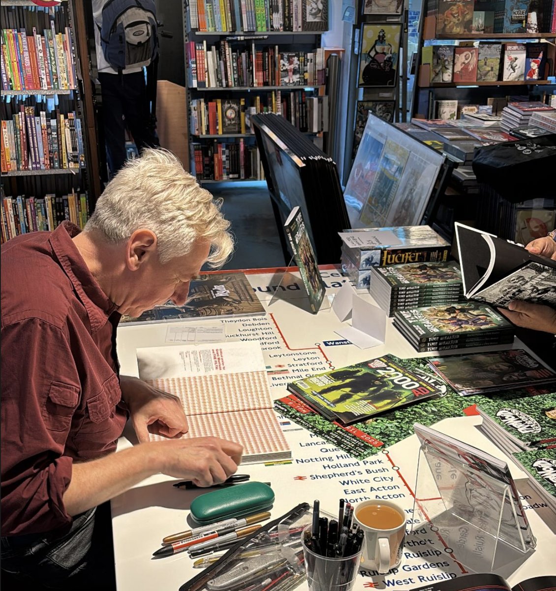A big shout out to all the lovely people who came to have their copies of Paranoid Gardens signed by me at GOSH Comics last night. I'm lucky to have such nice readers following my work. I don't take it for granted. Thanks to GOSH for organising the event. Hope we can do it again.