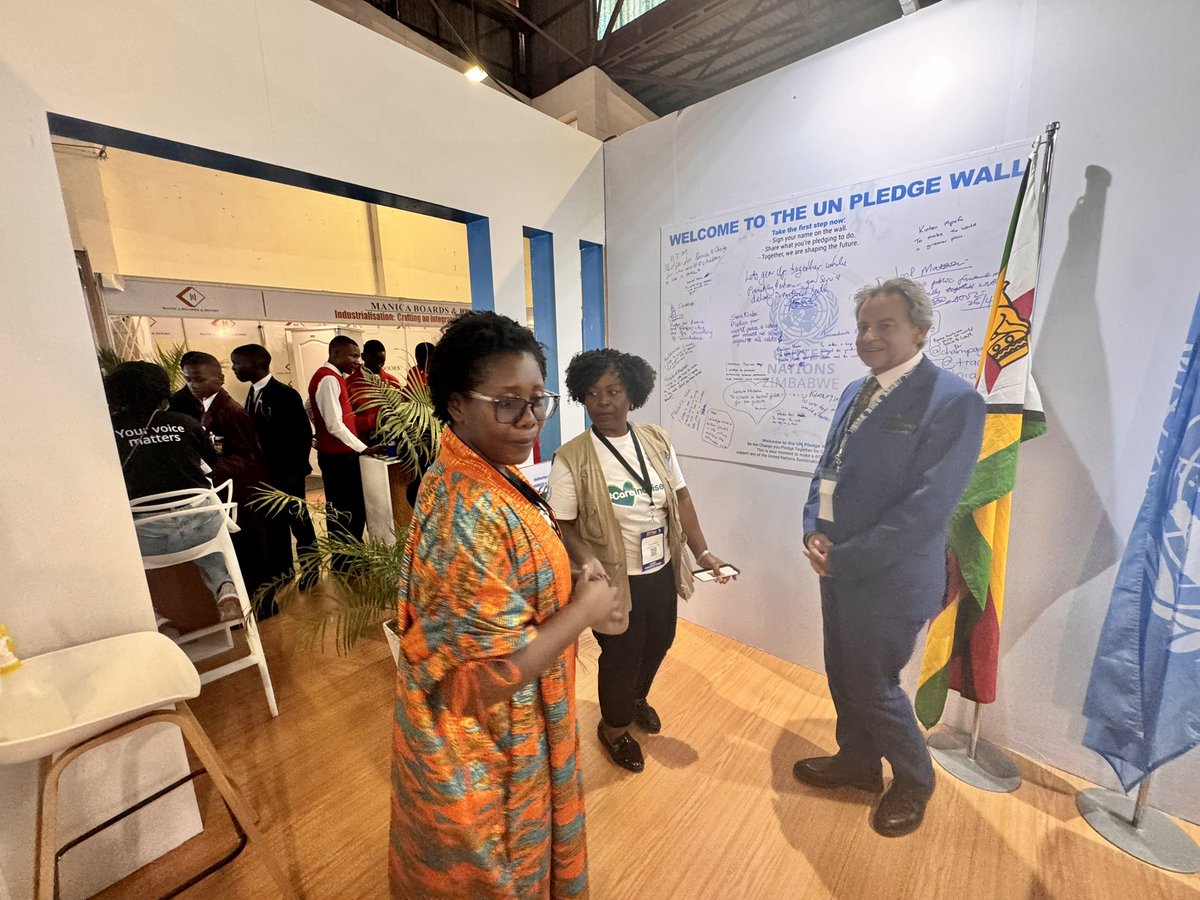 UNFPA_Zimbabwe's tweet photo. EU 🇪🇺Ambassador to Zim🇿🇼 @vonKirchmannEU and team visited the @UNZimbabwe stand where UNFPA is among the agencies showing casing its work. Our gratitude goes to @euinzim for its support in ensuring rights and choices for all through funding to @UNFPA 👏🏿👏🏿👏🏿

#EndMaternalDeaths #EndGBV #EndUnMetNeed4FP