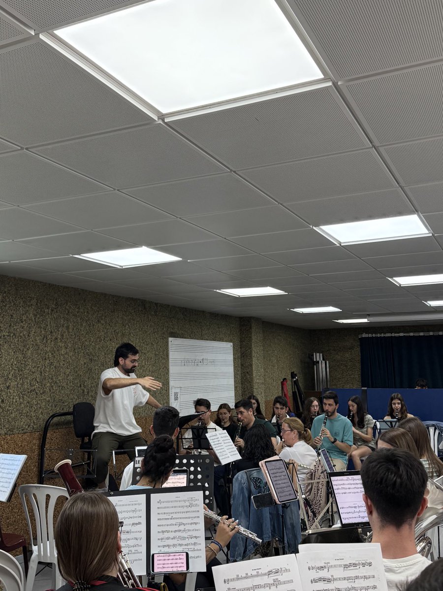 ¡𝐕𝐎𝐋𝐕𝐄𝐌𝐎𝐒 𝐀 𝐋𝐎𝐒 𝐄𝐍𝐒𝐀𝐘𝐎𝐒!

Después de esta gran Semana Santa, retomamos los ensayos con mucha ilusión y energía. Preparando nuestros próximos actos en los que daremos lo mejor de nuestra música. ¡A seguir creciendo juntos! 💙

#SuenaCruzHumilladero