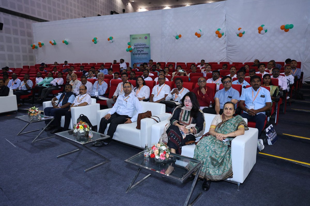 YASMinistry's tweet photo. Today at #NSSConvention, Shri Srijan Pal Singh, founder of Kalam Centre, shared his vision for a new age of volunteerism, powered by AI and digital tools. He inspired youth to lead the way, harnessing technology to create a brighter future for all. #MYBharat https://t.co/eZksnaafV5