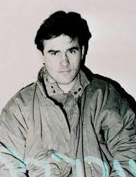 "Νίκο Παλιοκώστα είμαστε μαζί σου
Βύρωνα Πολύδωρα άντε και γ@μήσου" 
Ένας από τους τελευταίους "κλέφτες" (και ουδέποτε αρματωλούς) των βουνών και της Ελληνικής επαρχίας που έκλεβε από τους κατέχοντες για να τα δίνει στους φτωχούς.
Ο "Νέος Βελουχιώτης" ή "Ζακ Μεσρίν".
Αθάνατος!