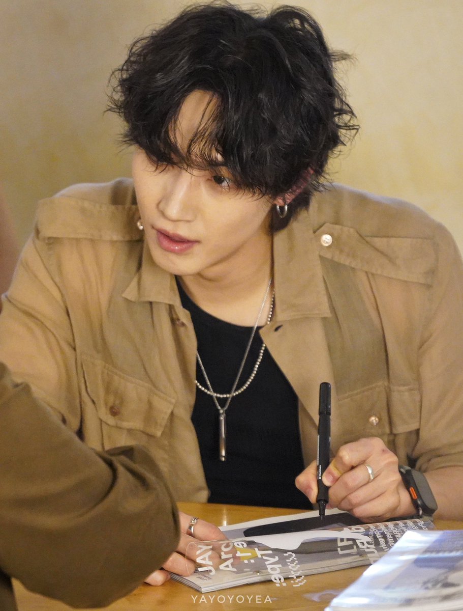 archive_jb7's tweet photo. jaebeom's gaze >>>

❥ #JAYB, #제이비, @jaybnow_hr! https://t.co/j8XWbkQPob