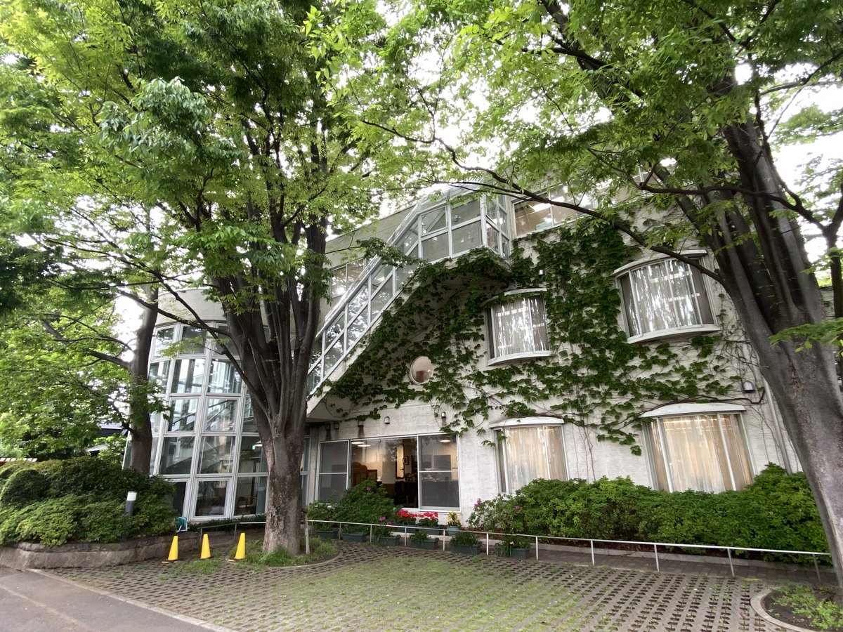jp_super's tweet photo. ヨークフーズ東小金井店 4/25オープン。駅北口の東側、徒歩とクルマの出入が分離。ピロティ。エスカレータはオーチス。アッパーな品揃えが目立った。
混んでて買物は回避、徒歩数分のジブリエリアを外観眺めてきた https://t.co/kHFIRKHvlg