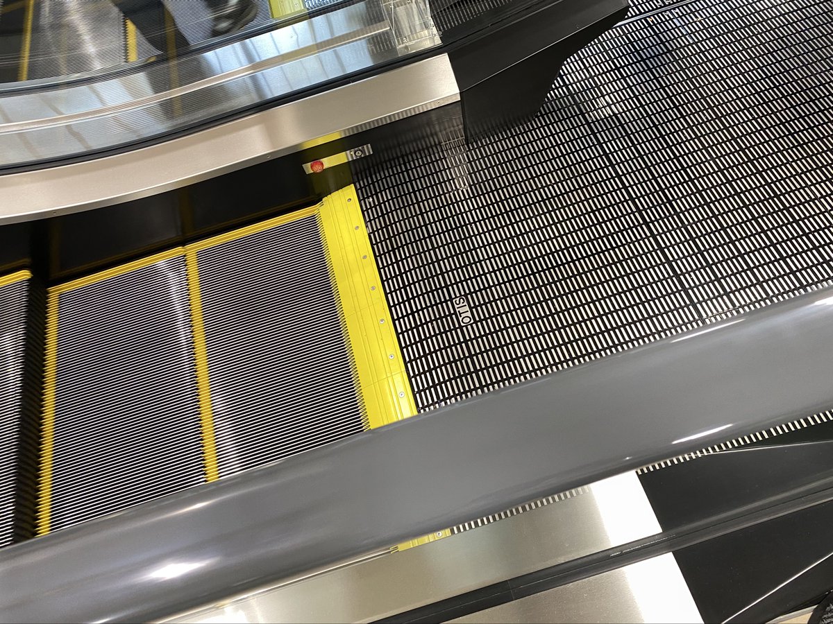 jp_super's tweet photo. ヨークフーズ東小金井店 4/25オープン。駅北口の東側、徒歩とクルマの出入が分離。ピロティ。エスカレータはオーチス。アッパーな品揃えが目立った。
混んでて買物は回避、徒歩数分のジブリエリアを外観眺めてきた https://t.co/kHFIRKHvlg