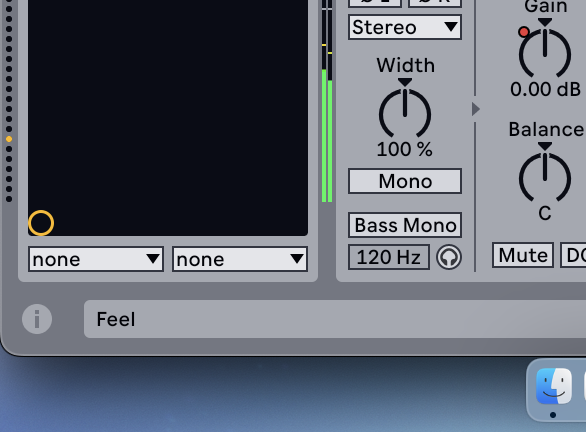 imKelbin's tweet photo. my ableton says 'feel' at the bottom for some reason.  I have no idea why. what the Fuck is going on https://t.co/31yNEFA3KW