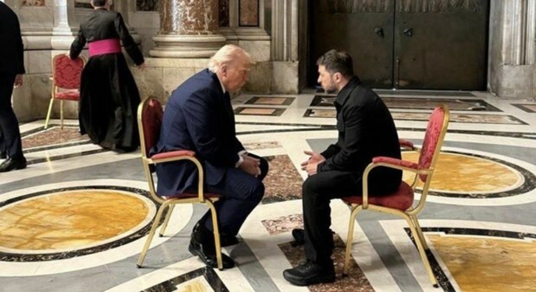 Una foto densa di significati, in un luogo simbolo di pace e speranza. Che il dialogo per la pace non si interrompa mai. Grazie, Papa Francesco, per averci ricordato l'importanza di costruire ponti, non muri.