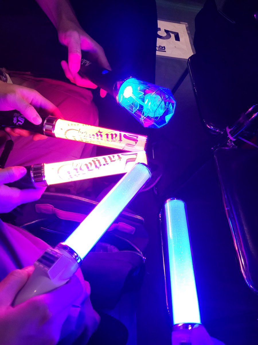 qaz6184432's tweet photo. コンサートは最高だった！！！
#AdoHibanaなう https://t.co/eziiIjJJXe