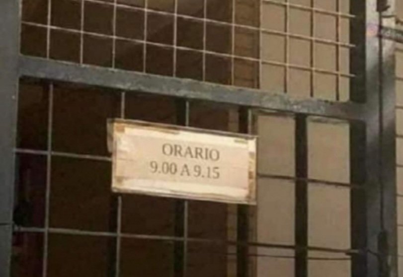 ImDisagiato's tweet photo. "qual è il tuo orario di lavoro ideale?"

io: https://t.co/51G7zhKaak
