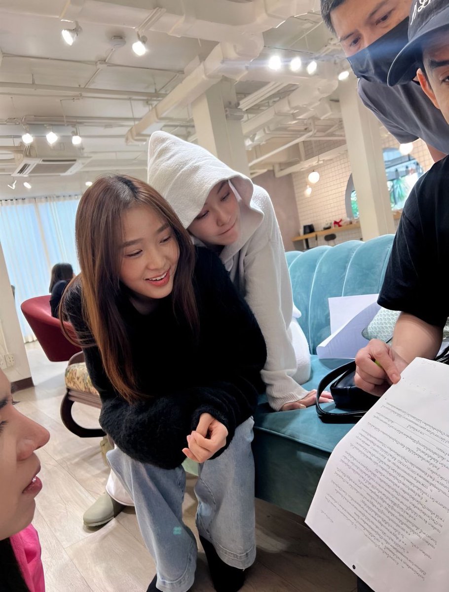 fallindimples's tweet photo. มองไม่ค่อยชัด ขอดูใกล้ๆหน่อย https://t.co/sv3P2nF7xX