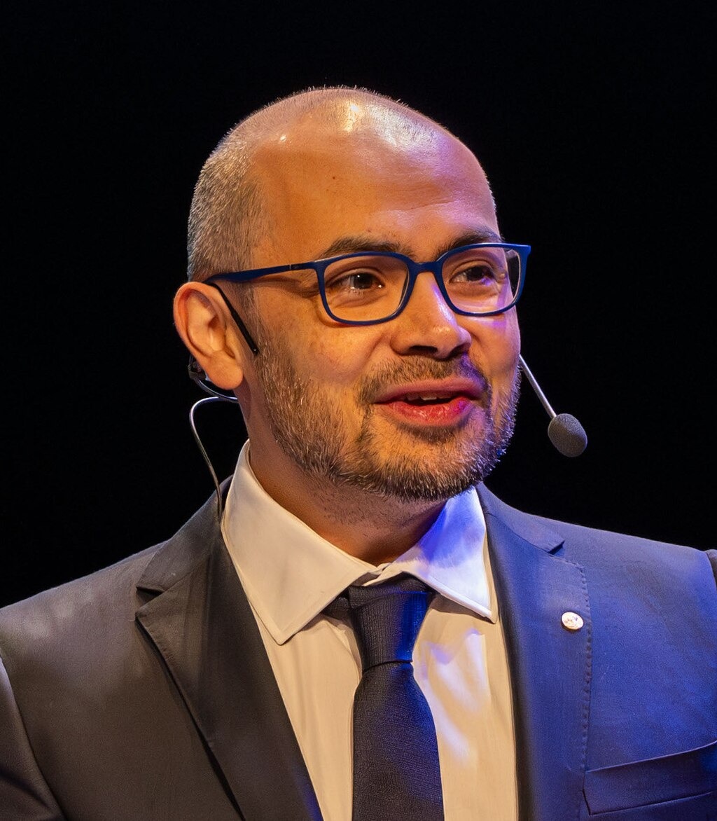 Google DeepMind CEO'su Demis Hassabis: "Yapay zeka, 10 yıl içinde bütün hastalıkları ortadan kaldıracak."