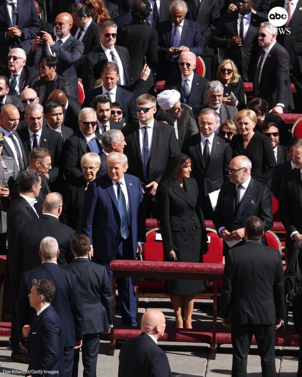 WUTangKids's tweet image. Of course Trump is the only jackass wearing a blue suit and blue tie to a funeral….such an embarrassment