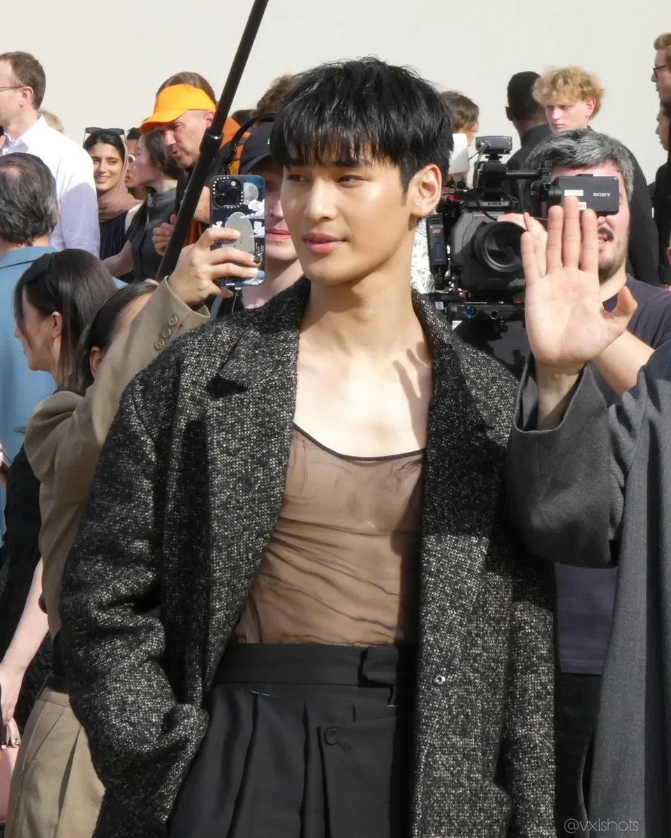 ApoNattawinofc's tweet photo. #tb NATTAWIN x DIORSS24
NATTAWIN DIOR AMBASSADOR
DIOR WITH NATTAWIN
@Nnattawin1 @Dior
#ApoNattawin #Dior #DiorSS24
📷 IG : vxlshots https://t.co/uApmXfl3pq